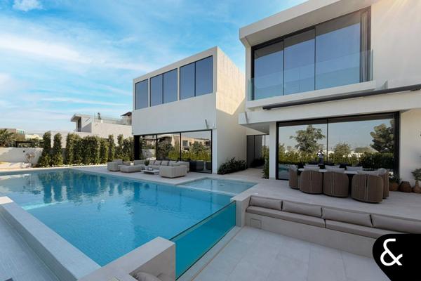 Exquisite 5 bedrooms Show Home Fully Furnished